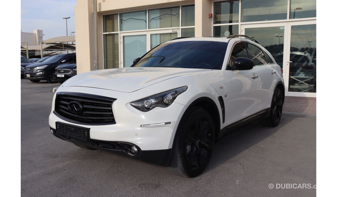 Infiniti QX70 Sport Luxury | Infiniti QX70s | 2016 | GCC |