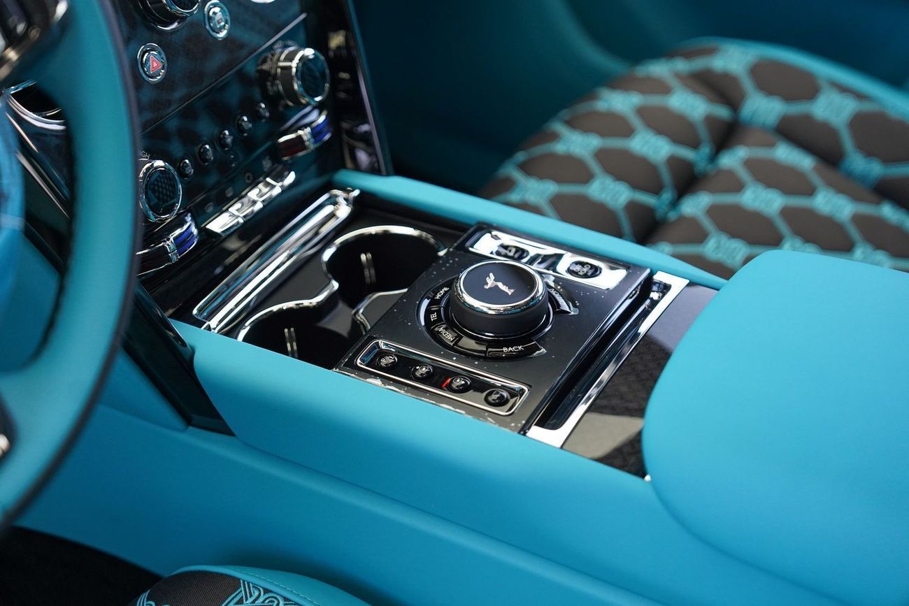 رولز رويس كولينان BLACK BADGE