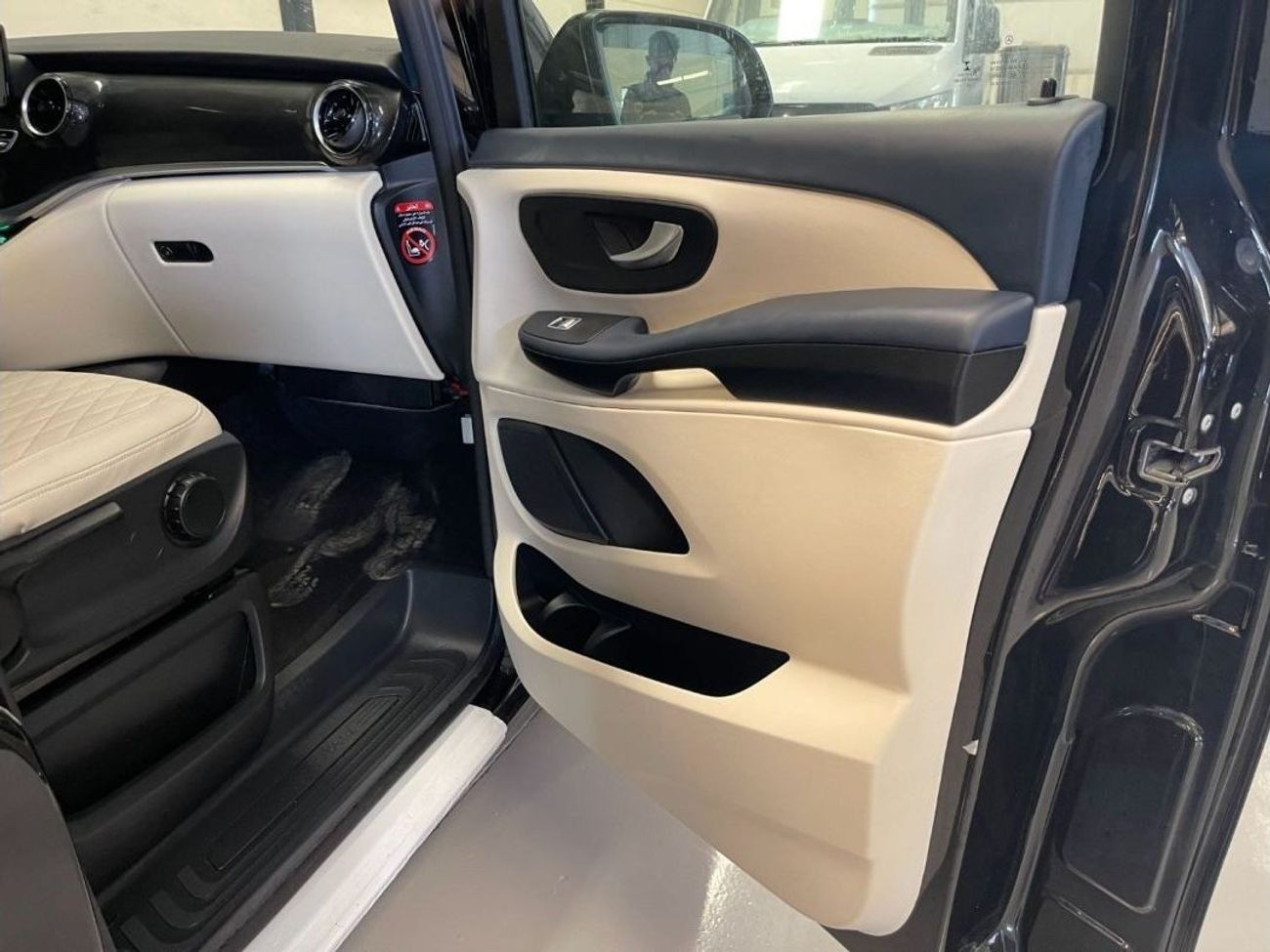 مرسيدس مايباخ V كلاس مايباخ ترقية VIP كاملة لمرسيدس V250 دول مجلس التعاون الخليجي