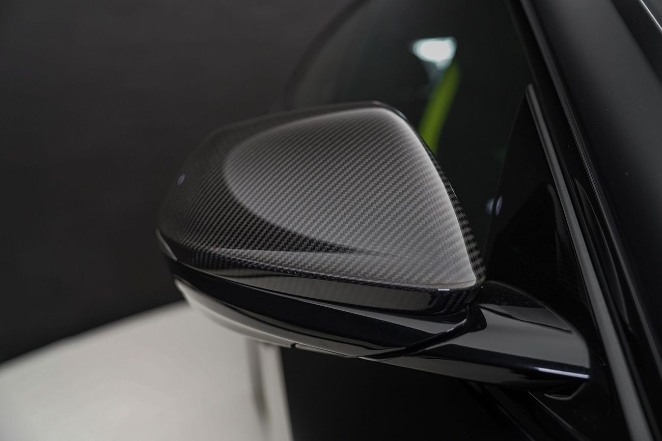 لامبورغيني اوروس Graphite Capsule