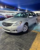 Nissan Altima car in perfect condition, 2012 with engine capacity 2.5