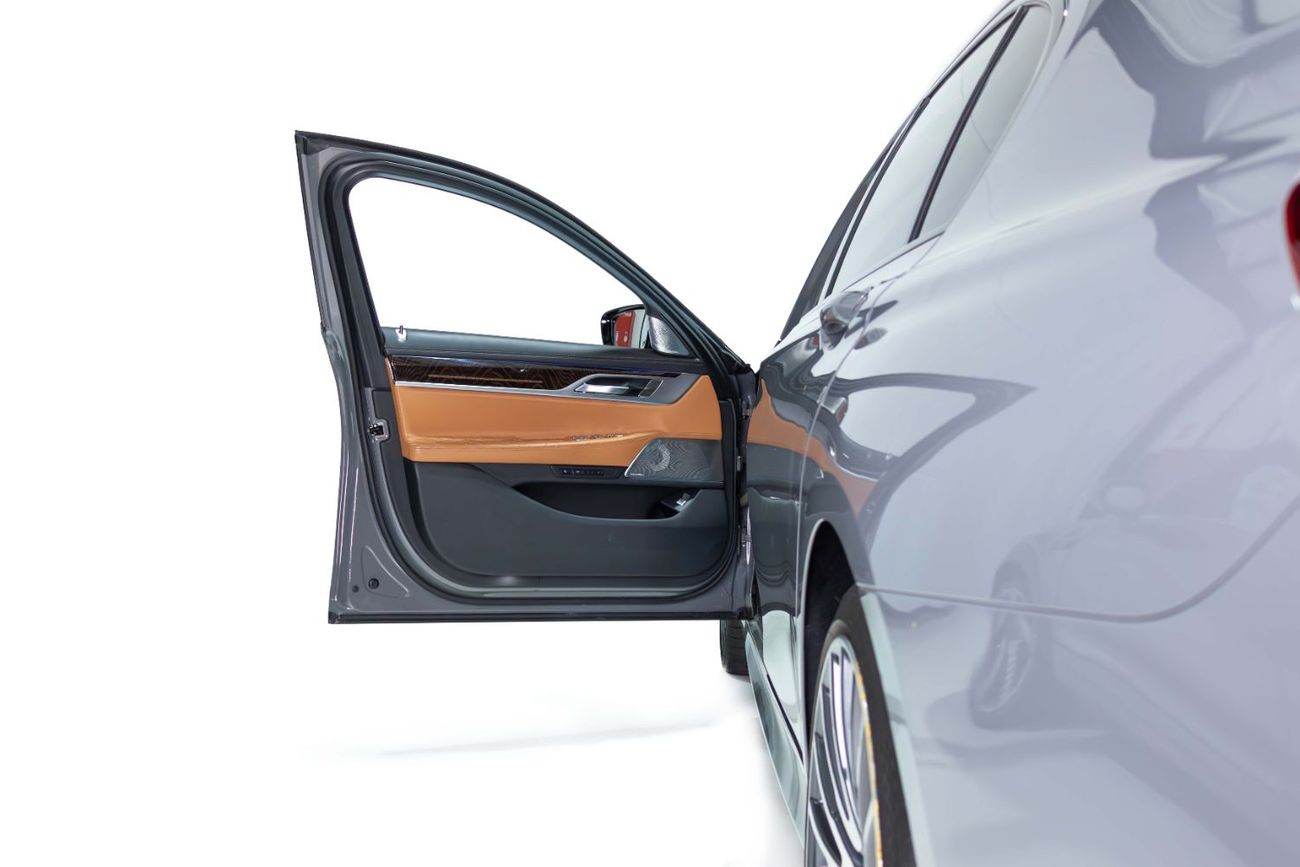 بي أم دبليو 750Li M Sport 4.4L (443 HP)