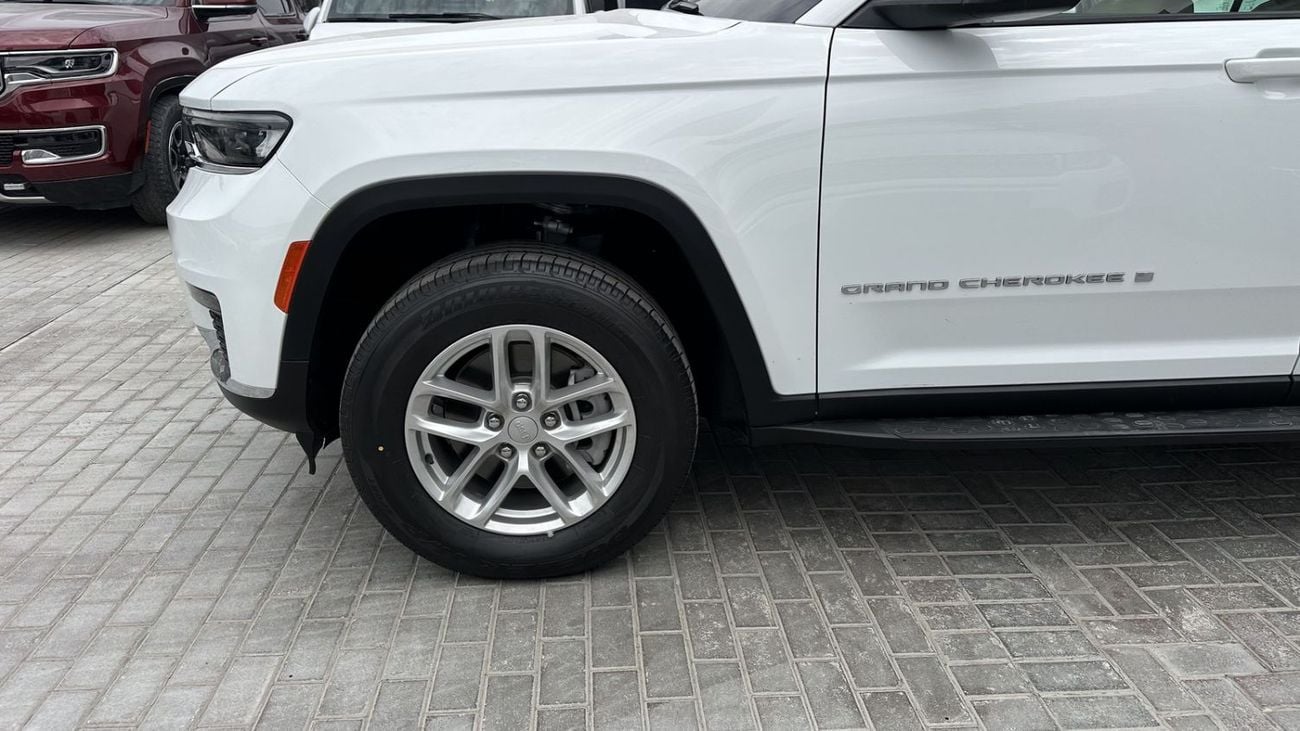 Jeep Grand Cherokee LAREDO 2025 GCC specs