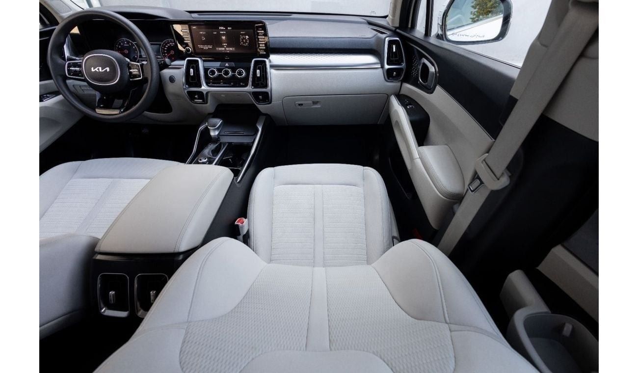 Kia Sorento Base 2.4L FWD Kia Sorento 2023 GCC under Agency Warranty with Flexible Down-Payment.