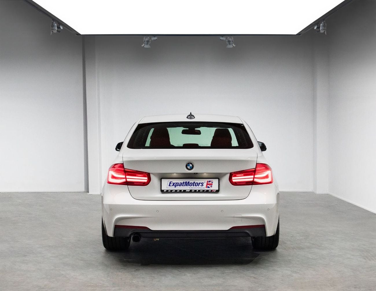 بي أم دبليو 318i M SPORTS