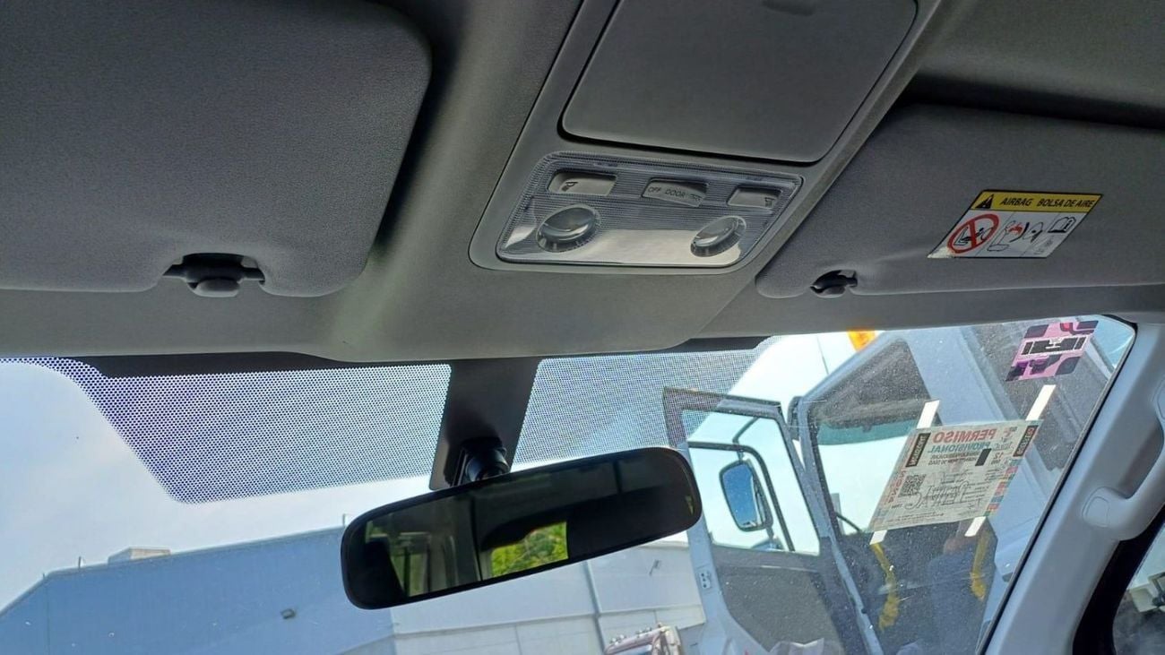 Toyota Hiace Van High Roof 2.8L (174 HP) M/T