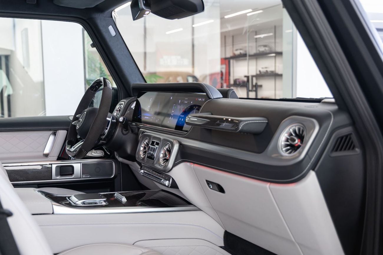 Mercedes Benz G63 AMG STANDARD Mercedes-Benz G63 AMG | 2025 | Performance Package | V8 4.0L Twin-Turbo | 585 HP