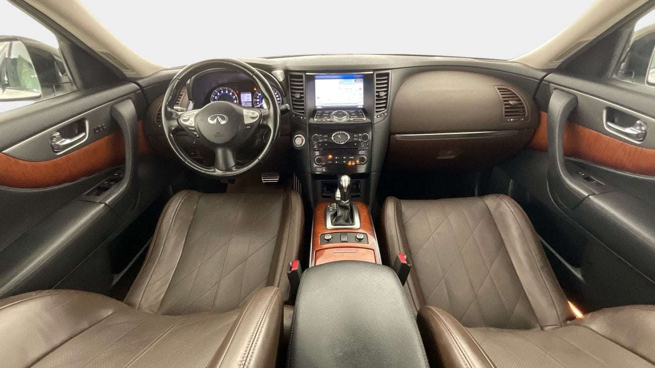 إنفينيتي QX70 Luxury / Luxe Sensory | upto AED 20,000 Ramadan Discount | شامل الضمان | 0 ﺪﻔﻋﺓ ﺃﻮﻟﻯ