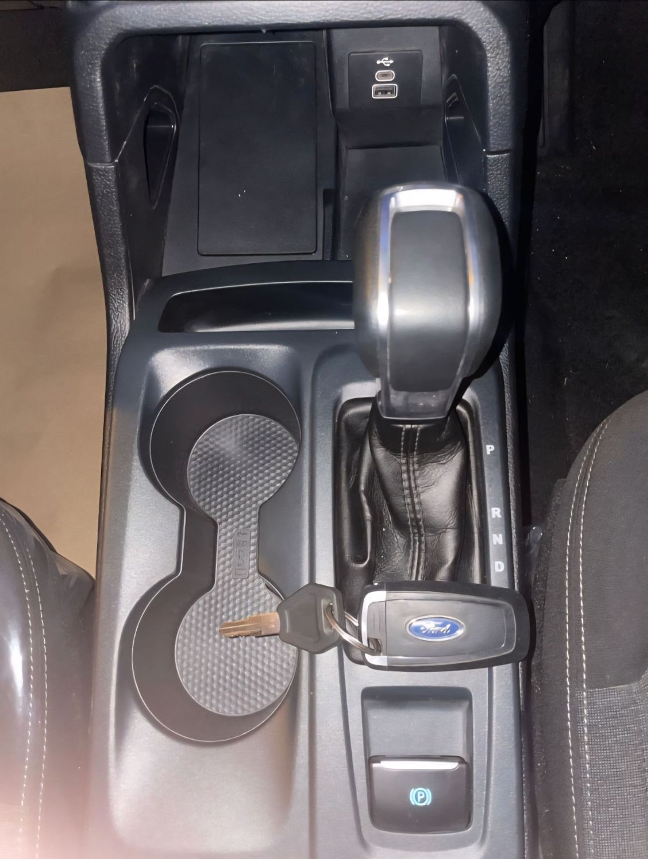 فورد رانجر XLT 2.0L Double Cabin Diesel YN2S Engine Automatic Gear 4WD 4-Cylinders 5 Seats 5 Doors