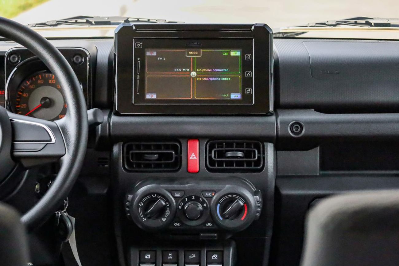 سوزوكي جيمني للبيع في دبي الإمارات: سوزوكي جمني GL بابين 2026 جديدة بالكامل. عداد صفر، قير عادي، بنزين، دفع رباعي