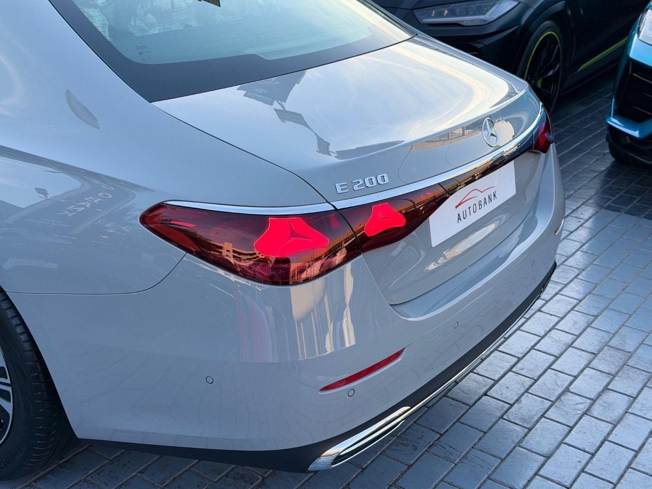 مرسيدس بنز E200 STD 2.0L