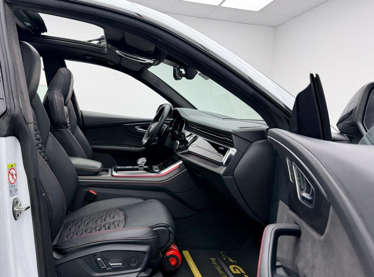 Audi RSQ8 STD 2020 Audi RSQ8 4.0TFSI Quattro, Warranty, Carbon Fiber Package, Excellent Condition, GCC