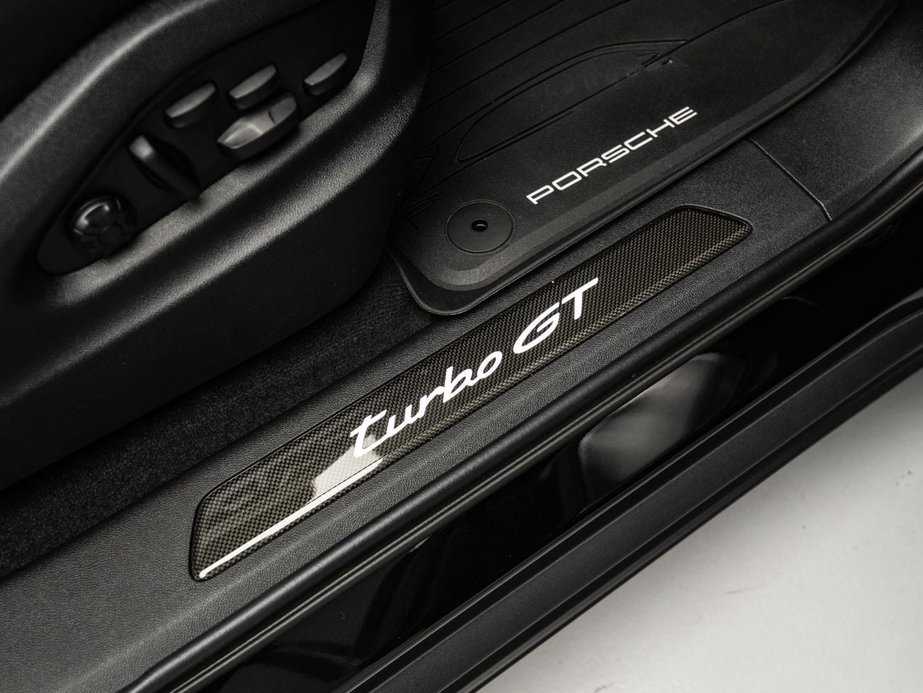 Porsche Cayenne TURBO GT BUY NOW, PAY 2027 | THE BLACKLINE STANDARD | 2027 Porsche Warranty, Low KMs, GCC