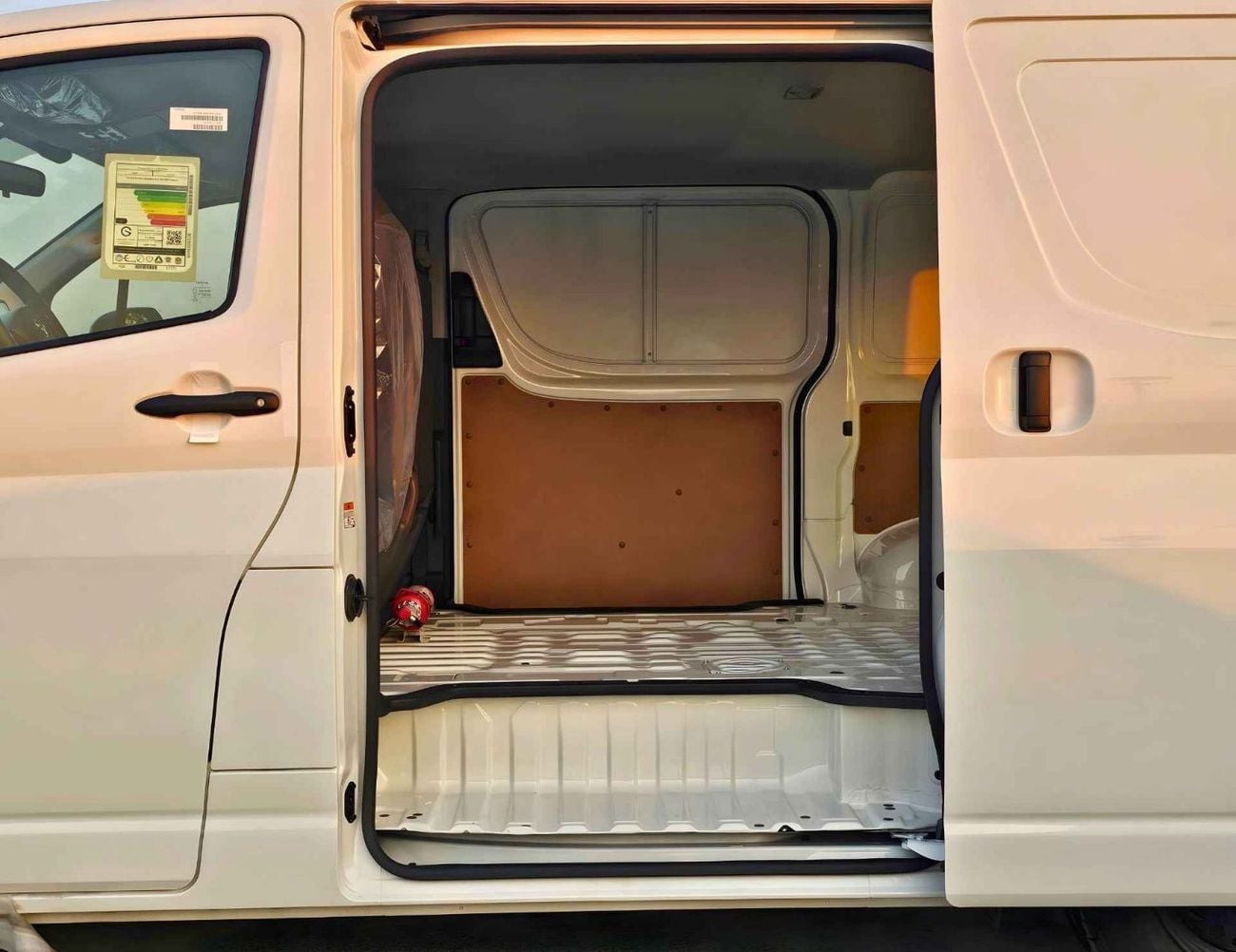 Toyota Hiace GL CARGO / 3.5L PETROL V6 A/T / REAR CAMERA (CODE # HCPMB2)
