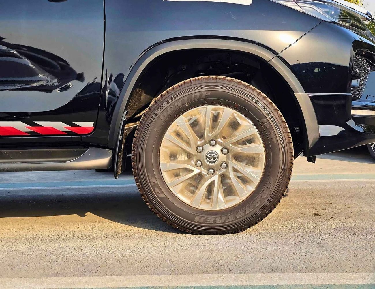 تويوتا فورتونر SR5 ADVENTURE | 4.0L V6 PETROL | FRONT PWR SEATS | PUSH START | DIFF LOCK AUTO A/C | (CODE # F6HA)