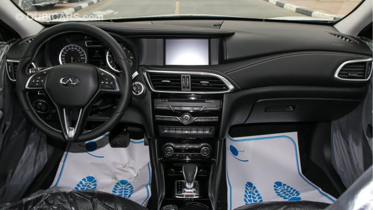 Infiniti Q30 1.6T Premium - GCC Specs - Zero KM