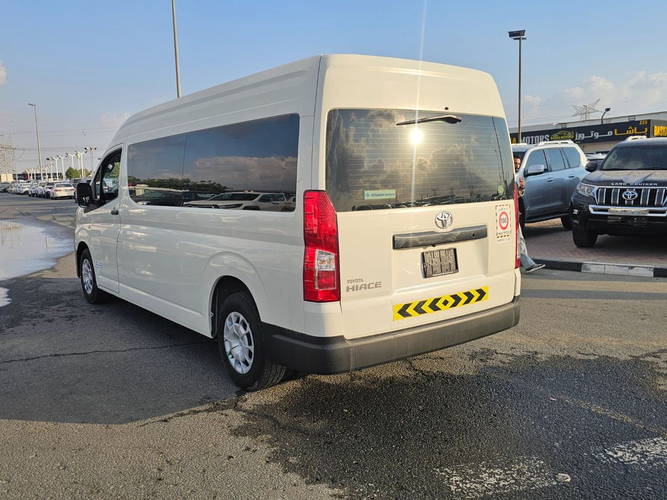Toyota Hiace Commuter Highroof-3.5L-LHD-2WD-Side Glass-13 Seats- 4 Doors-Petrol-Automatic