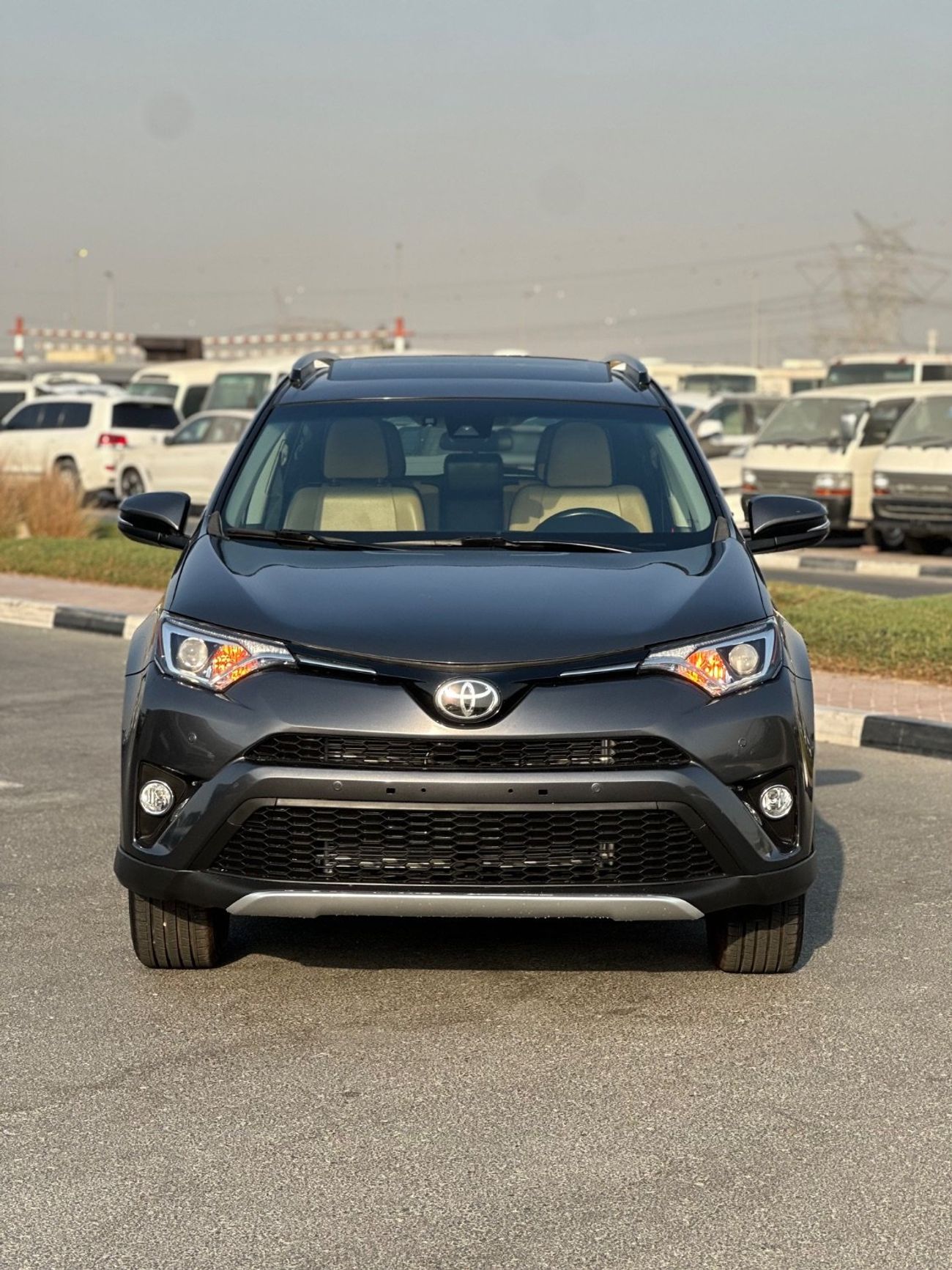 Toyota RAV4 XLE premium Sunroof,Push start,Leather seats