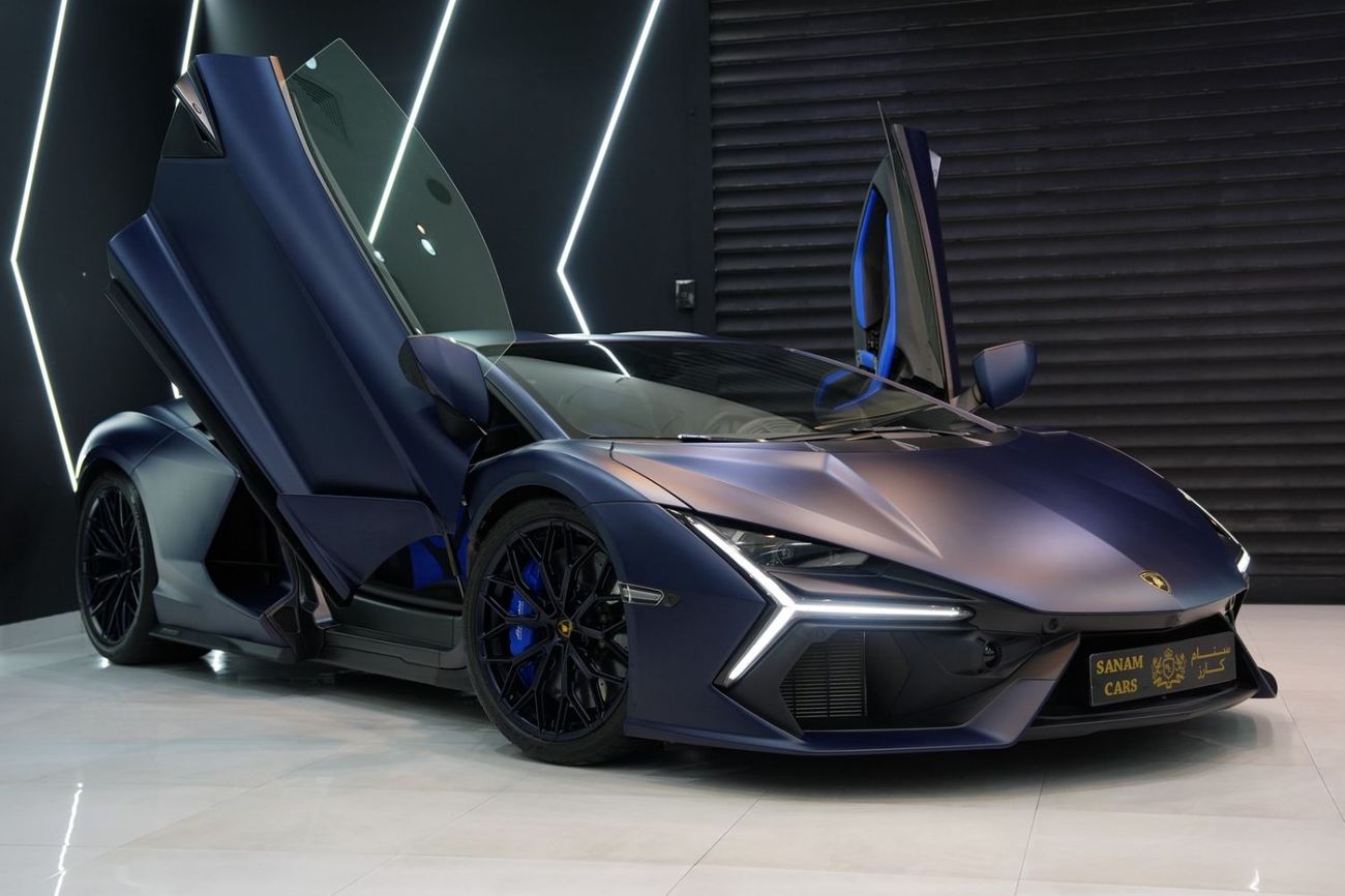لامبورغيني ريفويلتو Standard Carbon Fiber Interior, Hybrid V12, 700 KM Only, Dealer Warranty!!