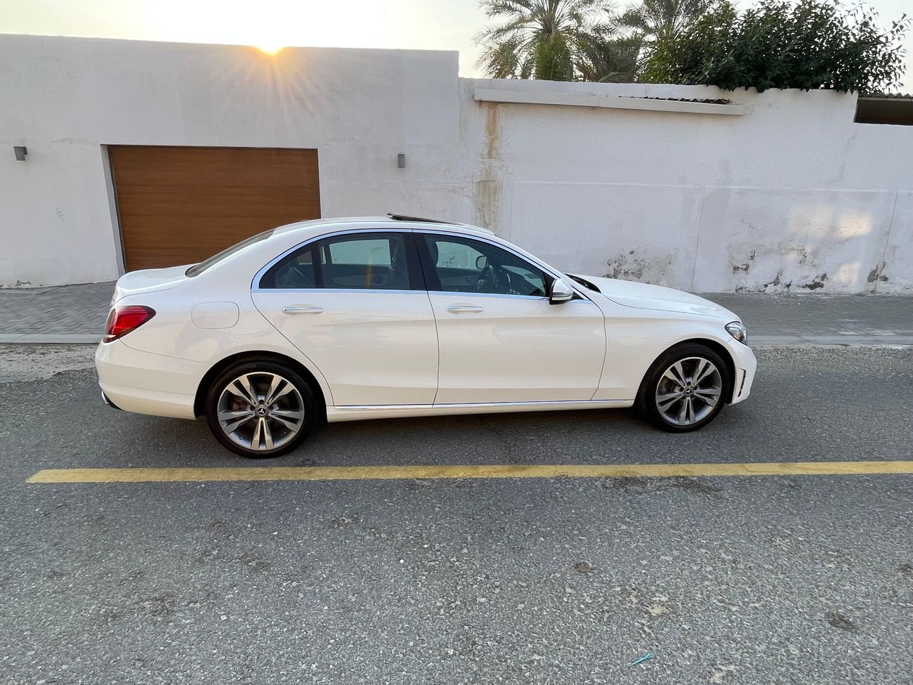 Mercedes-Benz C 300 Std 2.0L (241 HP)