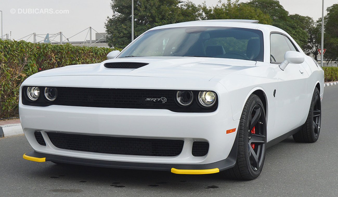 دودج تشالينجر SRT Hellcat 6.2L V8 707hp, GCC Specs with 3 Yrs or 100K km Warranty