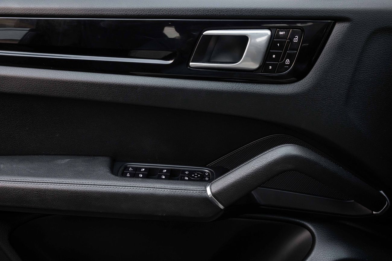 Porsche Cayenne Cayenne | 3,046 P.M | 0% Downpayment | 360 Camera | Blind Spot Warning!