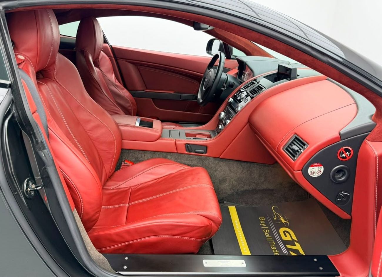 أستون مارتن فانتيج STANDARD 2014 Aston Martin Vantage V8, Service History, Fully Loaded, Excellent Condition, GCC