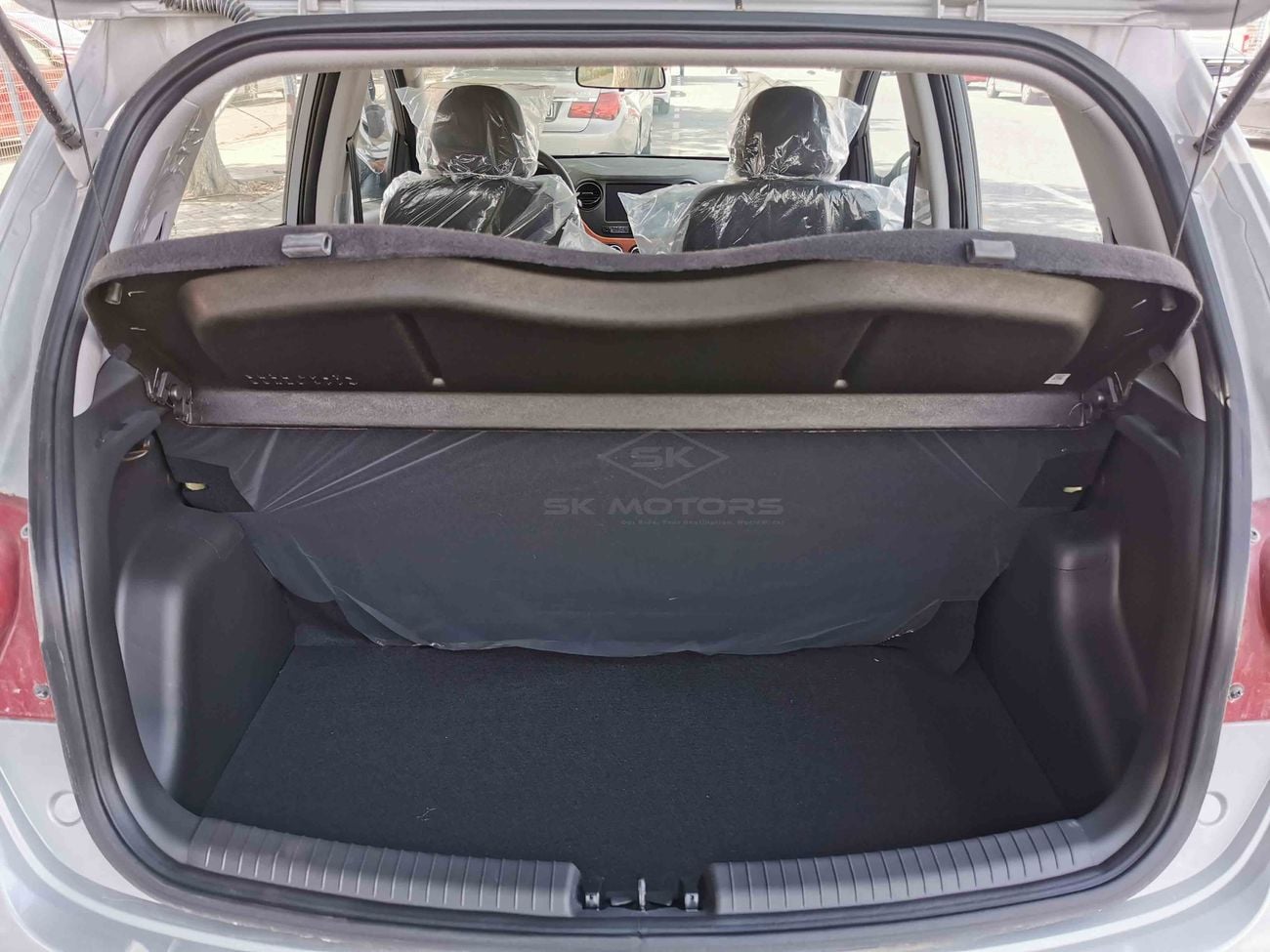 Hyundai Grand i10 1.2L, 14" Tyre, Air Conditioner, Fabric Seats, Fog Lights, Xenon Headlights (CODE # HGI04)