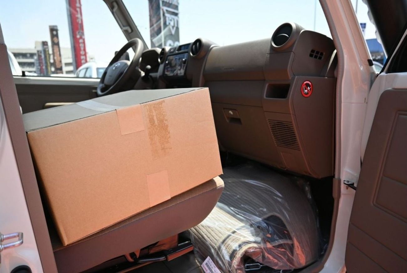 تويوتا لاند كروزر بيك آب تويوتا لاندكروزر (سلسلة 70) 4.5 لتر ديزل، بيك اب، دفع رباعي، 4 ابواب، ناقل حركة يدوي، قفل اطار، كابي