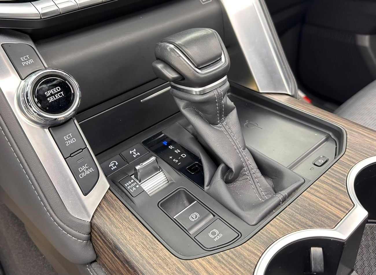 تويوتا لاند كروزر 2024 Toyota Land Cruiser VXR, Jan/2027 Toyota Warranty, Toyota Full Service History, GCC