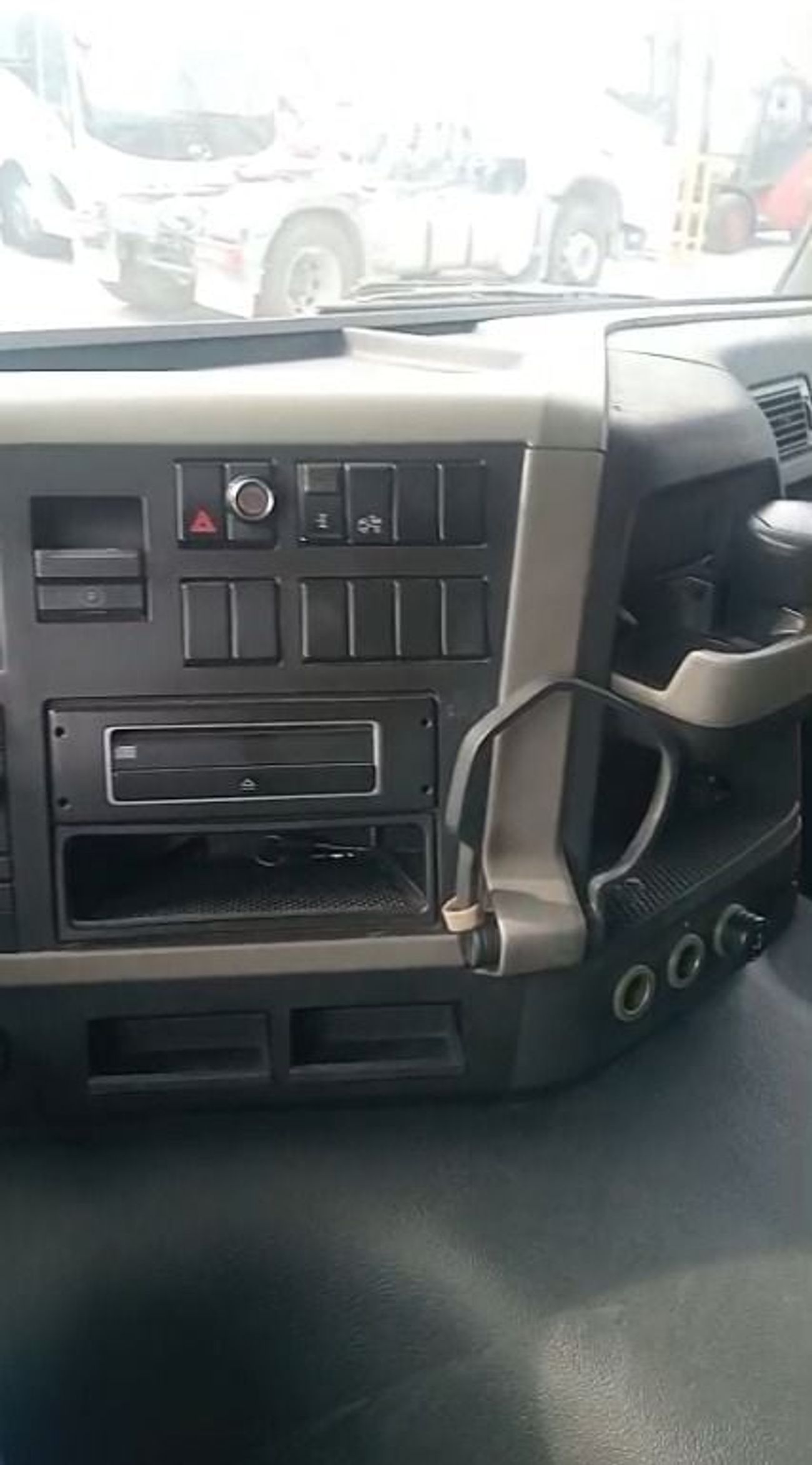 فولفو إف إم شاحنة فولفو FM 400 ذات الدفع الثنائي موديل 2016