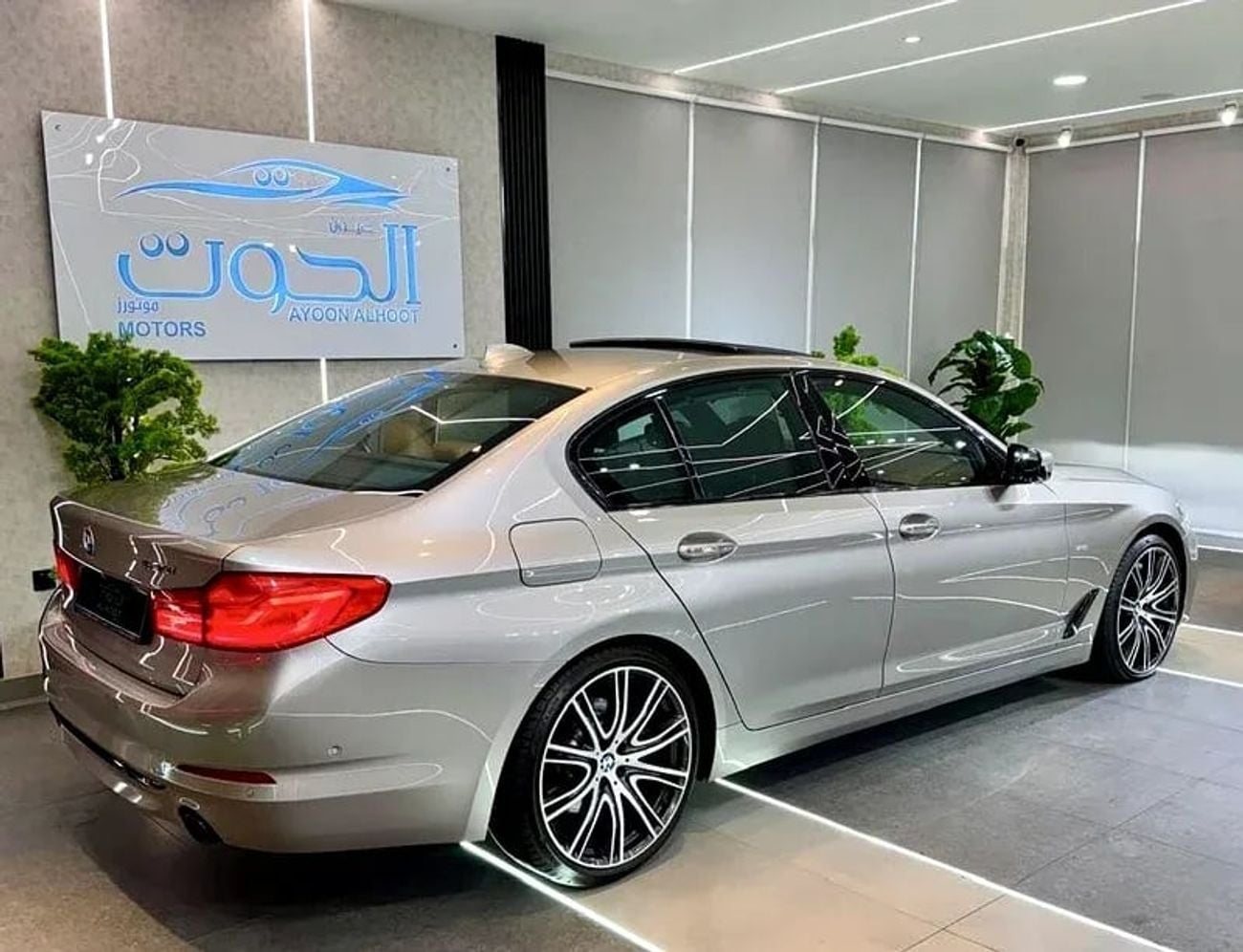 BMW 530i M Sport 2.0L LOVELY BMW 530i SPORT LINE || GCC || F.S.H at BMW || TOP RANGE || ACCIDENTS FREE