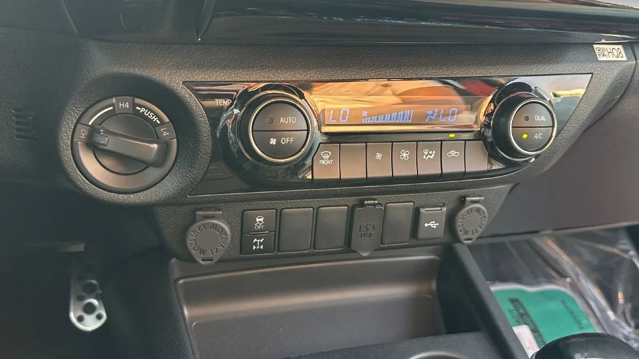 تويوتا هيلوكس Toyota Hilux 4.0L GR Sport Full option Automatic