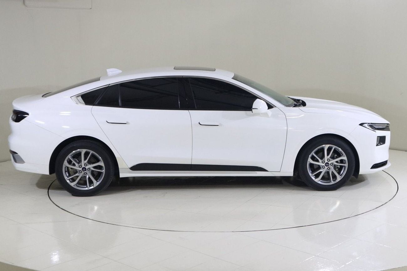 Ford Taurus TREND / AL TAYER MOTORS AL QOUZ SHOWROOM