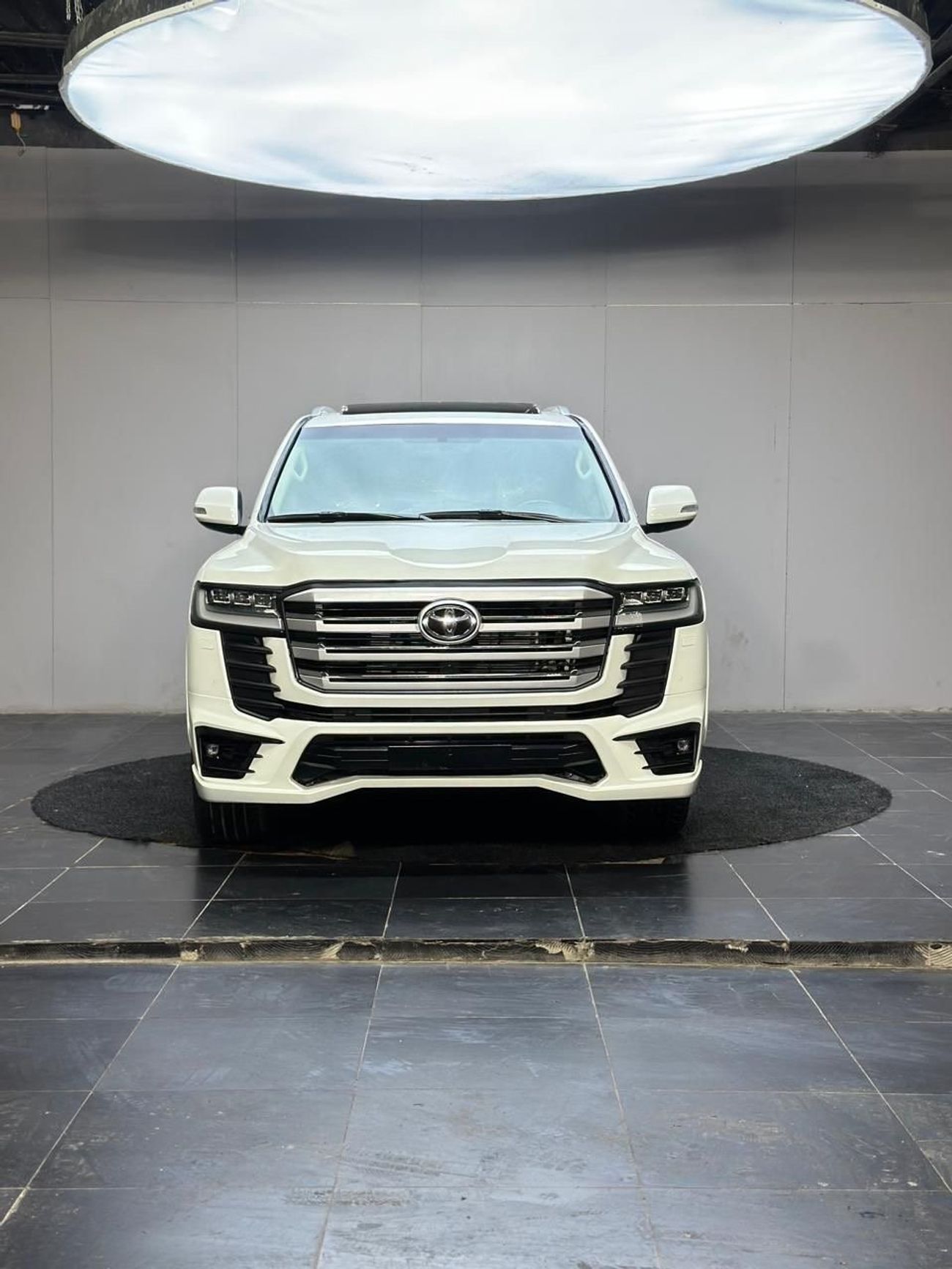 Toyota Land Cruiser VXR 5.7L 4WD