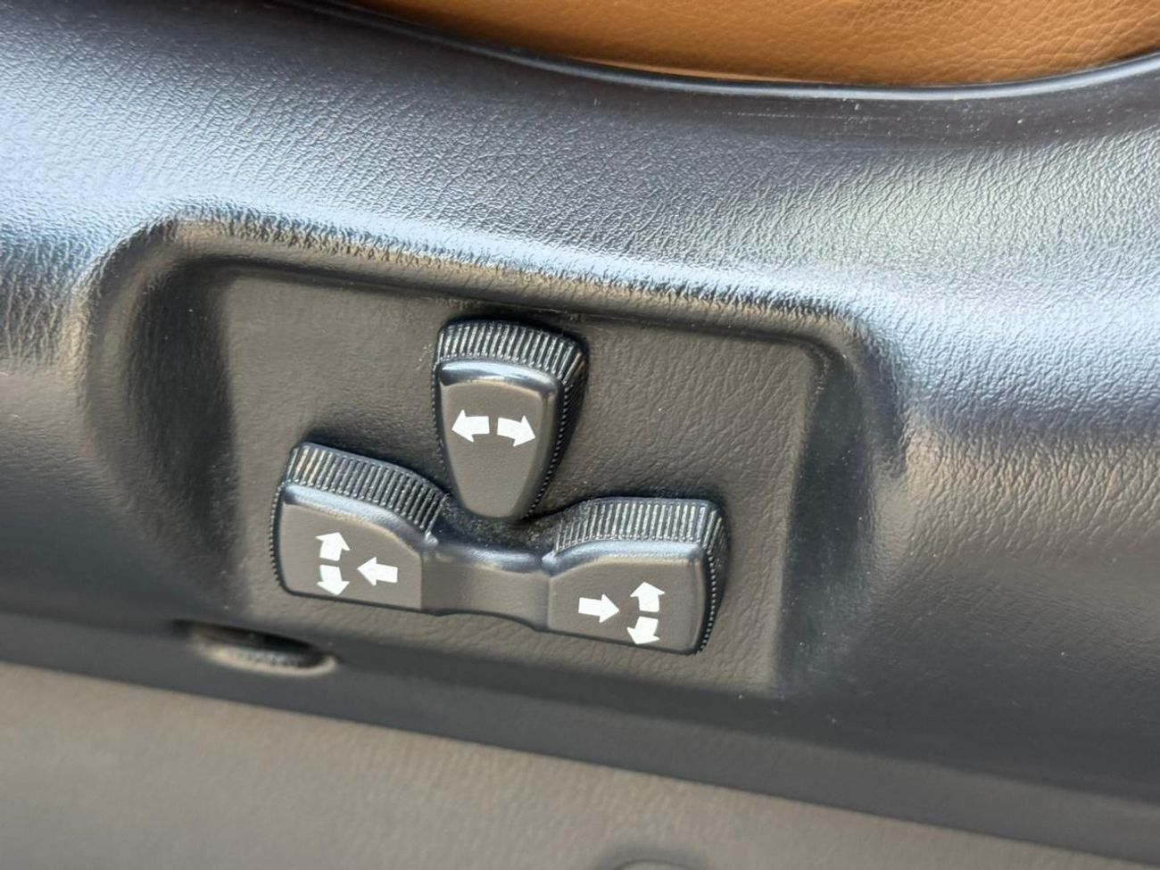 نيسان باترول سوبر سفاري سوبر سفاري / محرك VTC 4.8 لتر V6 / كامل المواصفات / فتحة سقف / قفل تفاضلي / مقاعد جلدية / بحالة ممتا