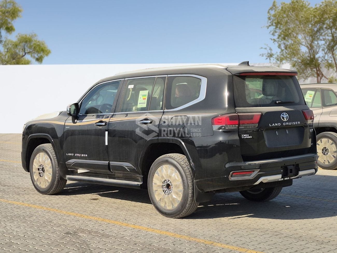 تويوتا لاند كروزر LC300 VXR-FULL OPTION 3.5L HEV 457TT AT | 7-SEATS | JBL | 360 CAMERA | SOFT DOOR CLOSING| 2026MY