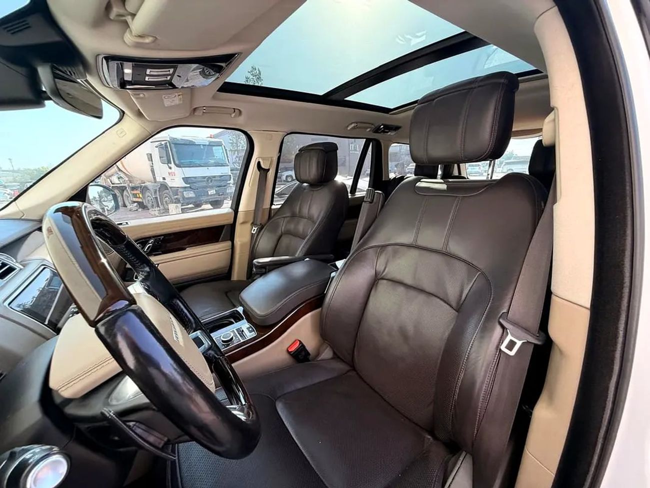 Land Rover Range Rover Vogue SE Supercharged | GCC Specs