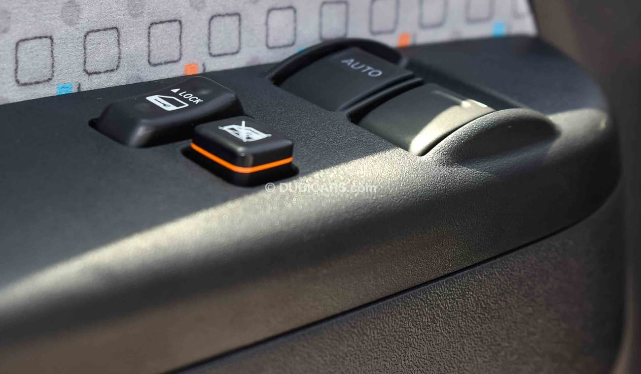 Toyota Hiace HIROOF GL  15 SEATR PETROL   MODEL 2020 MAUANL TRANSMISSION ONLY FOR EXPORT