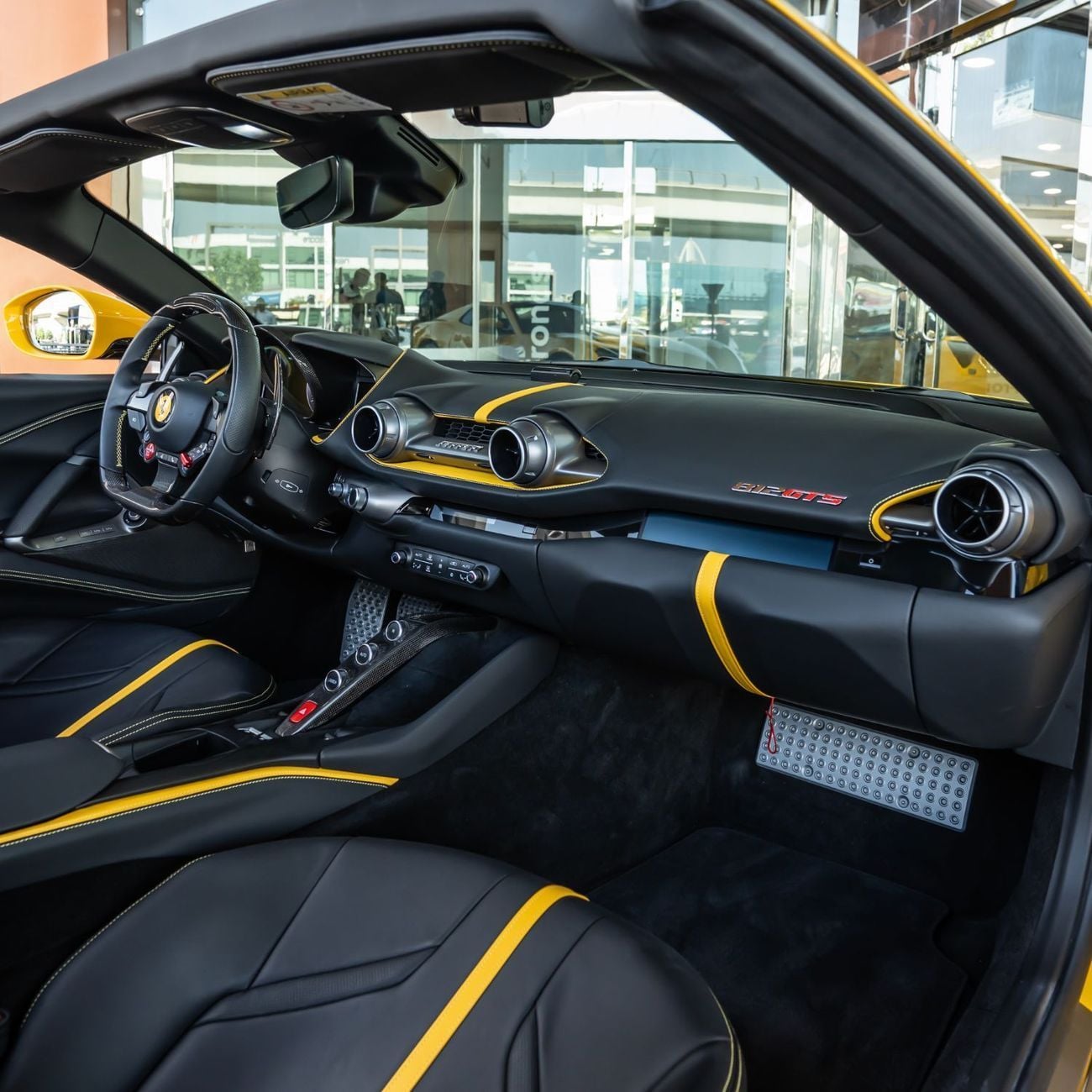 فيراري 812 GTS GTS 2022 FERRARI 812 (FULL CARBON BODY) DONE ONLY 3000KM