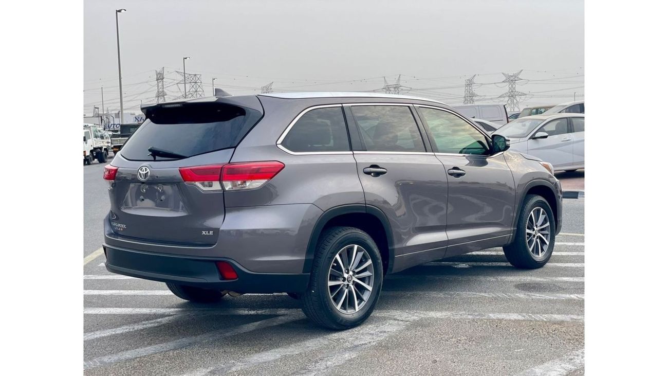 تويوتا هايلاندر 2017 Toyota Highlander XLE 3.5L V6 Full Option - 7 Leather Seats - Trunk Auto - 39,000 Mileage