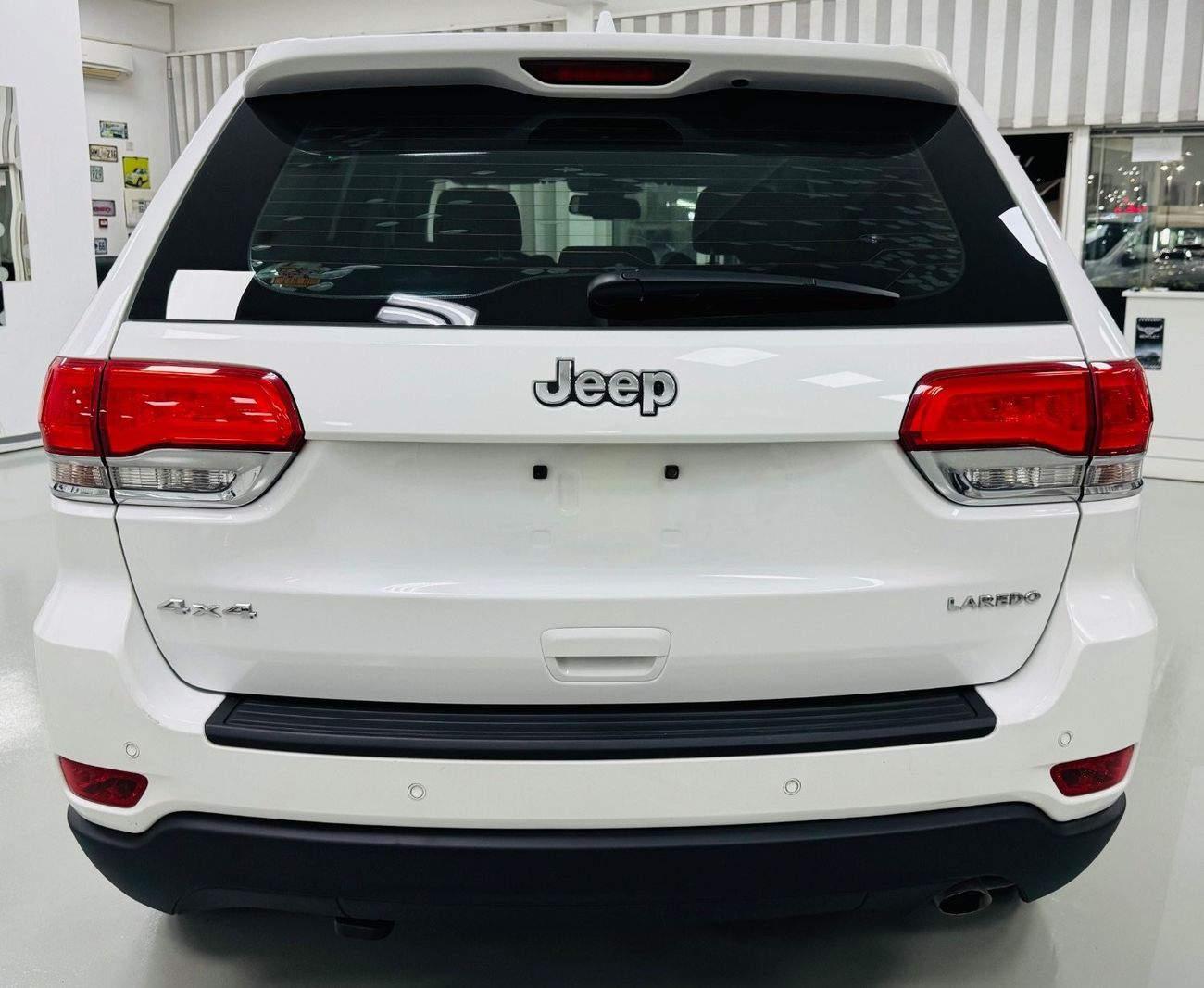 Jeep Grand Cherokee Laredo GCC .. Original paint .. V6 .. Low Milegea .. Perfect Condition .. Perfect Condition .