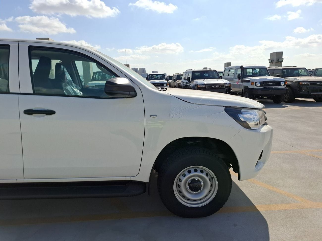 Toyota Hilux GL Toyota Hilux Double Cabin 2.7L Petrol Narrow Body