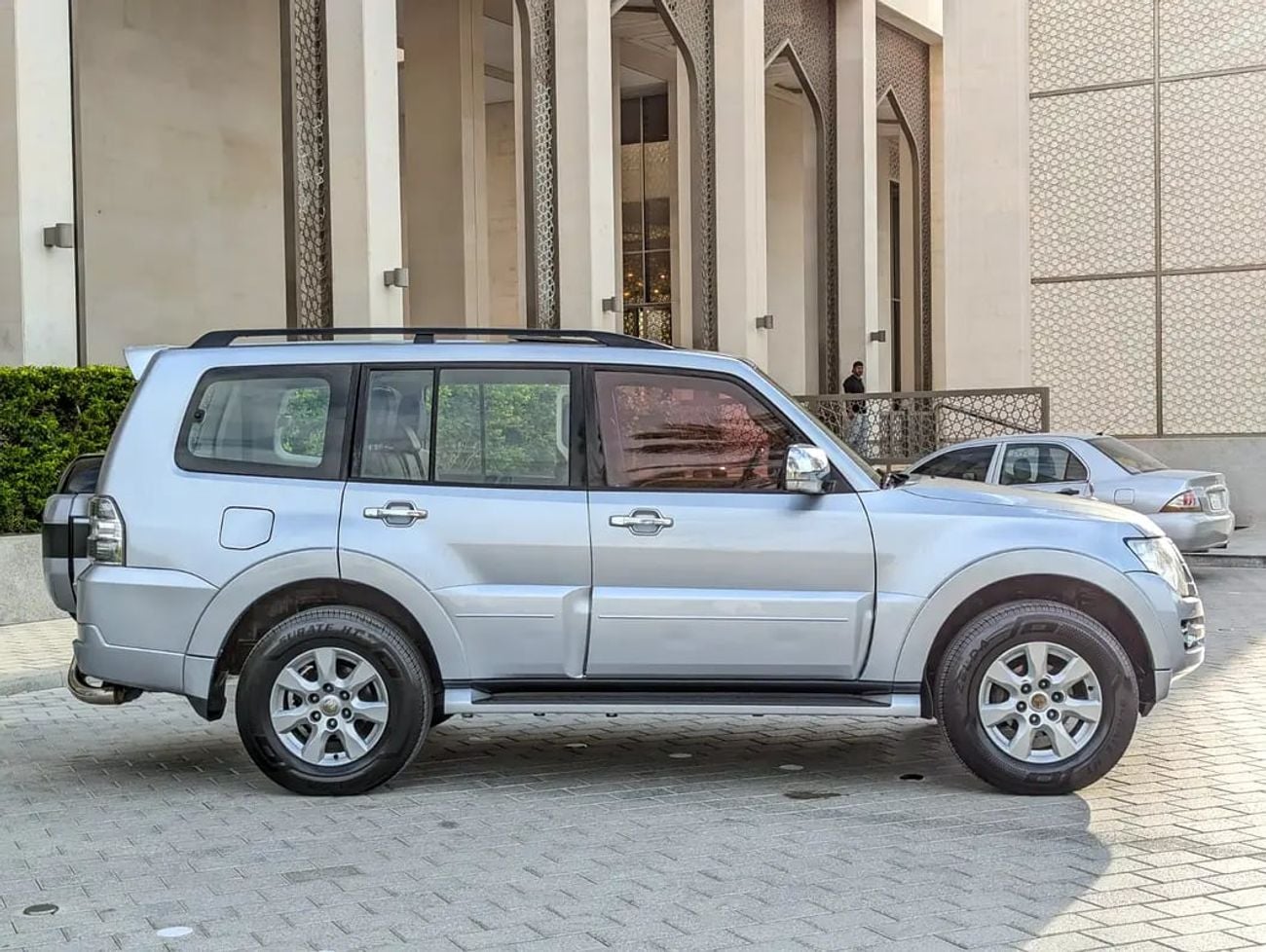 ميتسوبيشي باجيرو GLS TOP FULL OPTION GCC IN EXCELLENT CONDITION