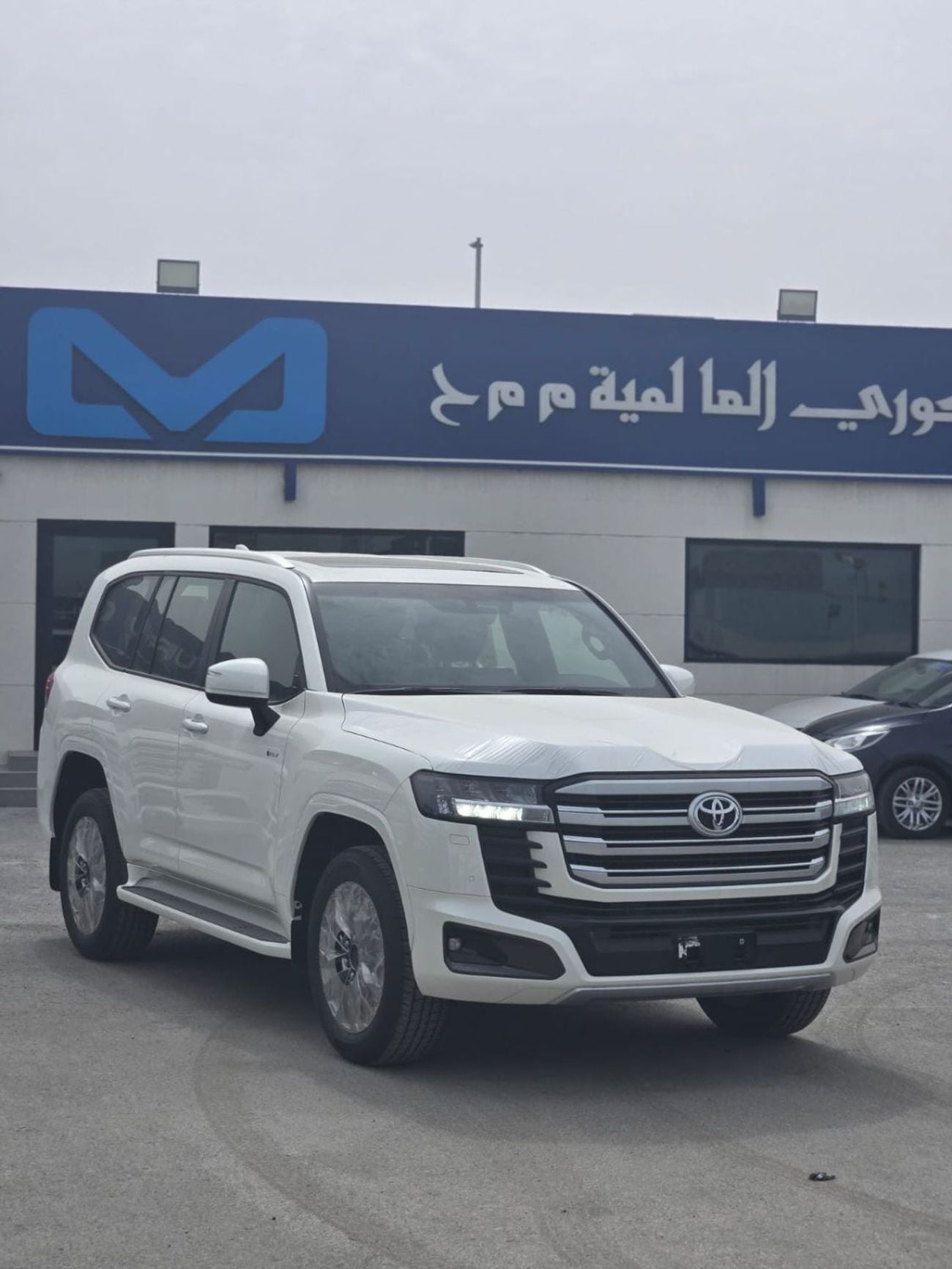 Toyota Land Cruiser LC 300 GXR 3.5L HYBRID A/T 7 SEATER