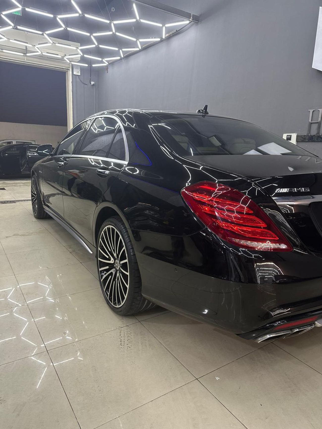 مرسيدس بنز S 63 AMG Std 5.5L