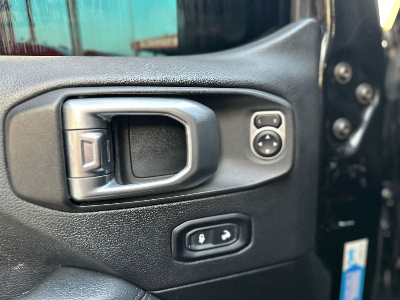 Jeep Wrangler 3.6L Pentastar V6 - 6-cylinder 8-speed automatic
