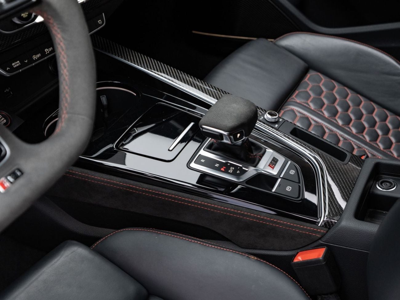 أودي RS4 ستاندارد BUY NOW, PAY 2027 | THE BLACKLINE STANDARD | 2028 Warranty + Service, Low KMs, GCC