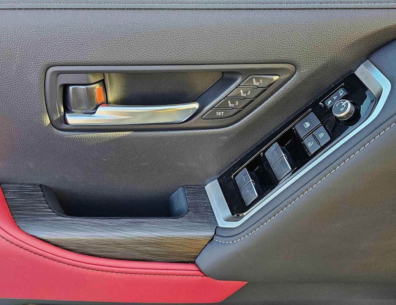 Toyota Land Cruiser VXR 3.5L PETROL | Radar | HUD | Top Variant | Aero Body Kit (CODE # VXR31HK)