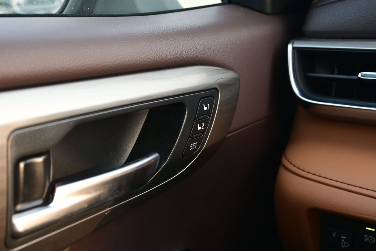 Toyota Highlander Toyota Highlander Limited 2.5L Hybrid Model 2025 Color White